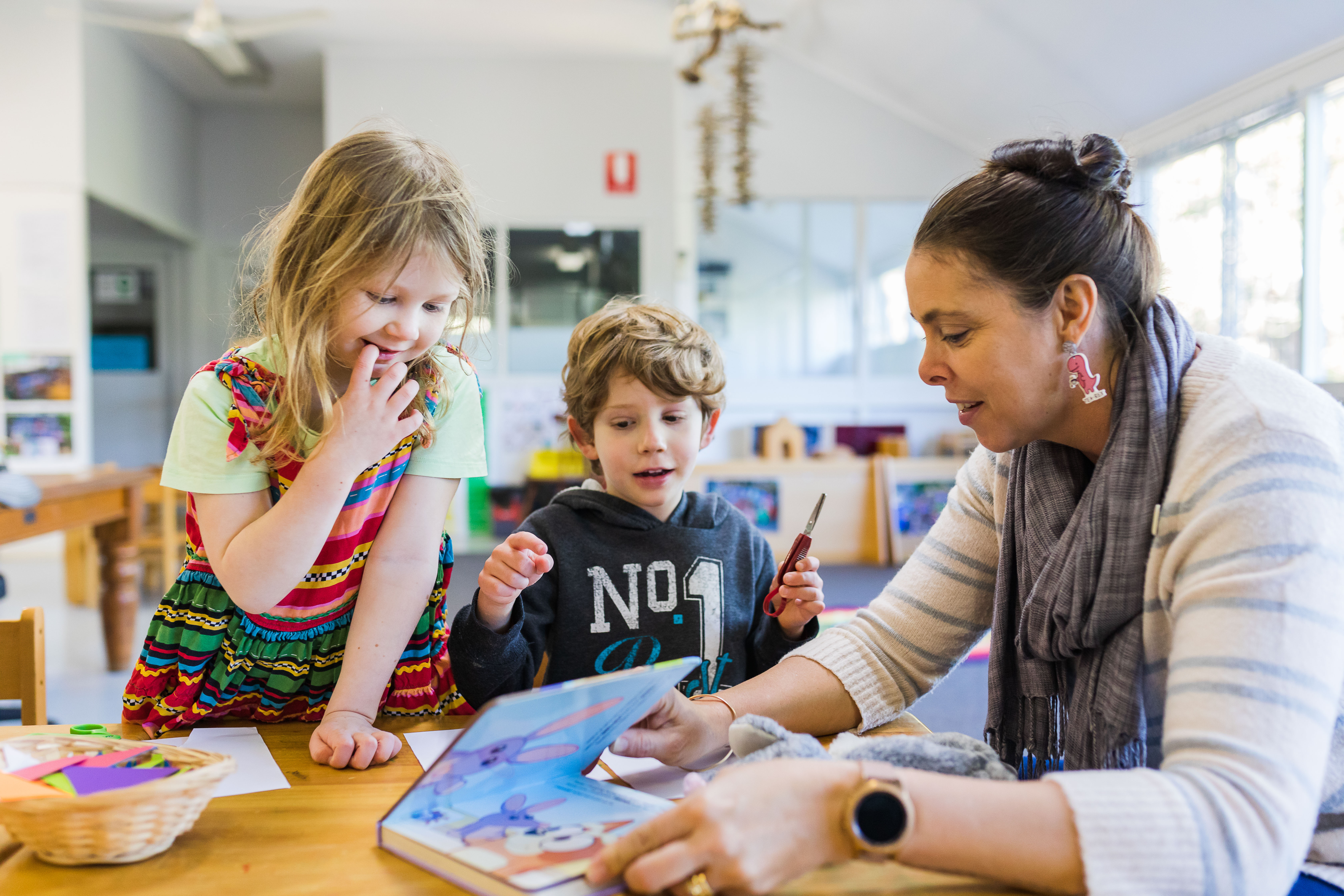 Teacher and two kindy children reading