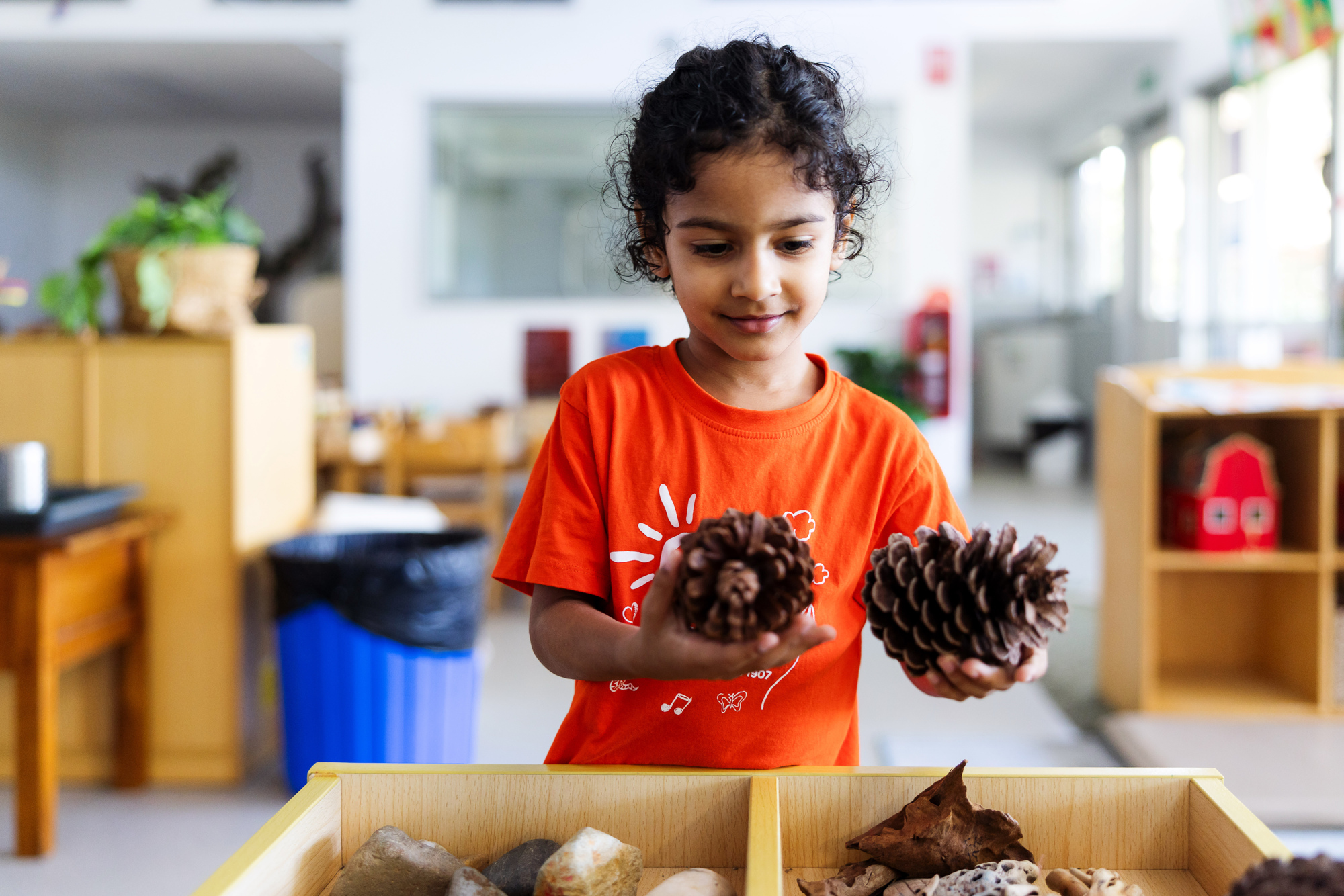 C&K Mudgeeraba - child with natural loose parts