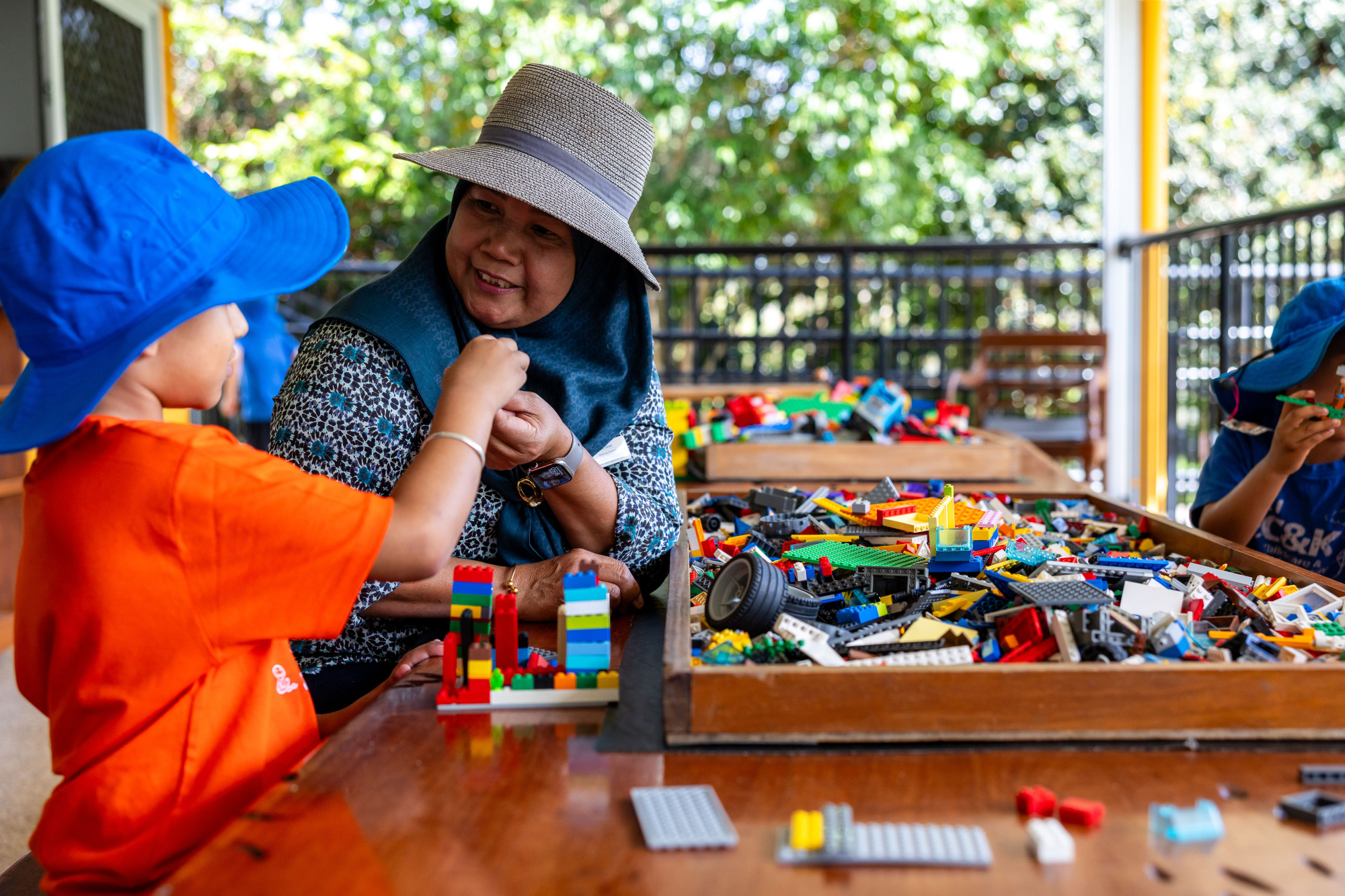C&K Gabbinbar - educator and child playing with lego on undercover veranda 