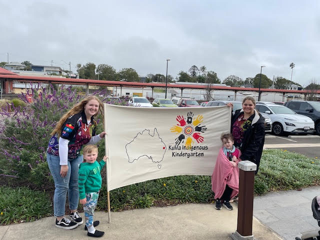 Kulila kindy children and educators outside