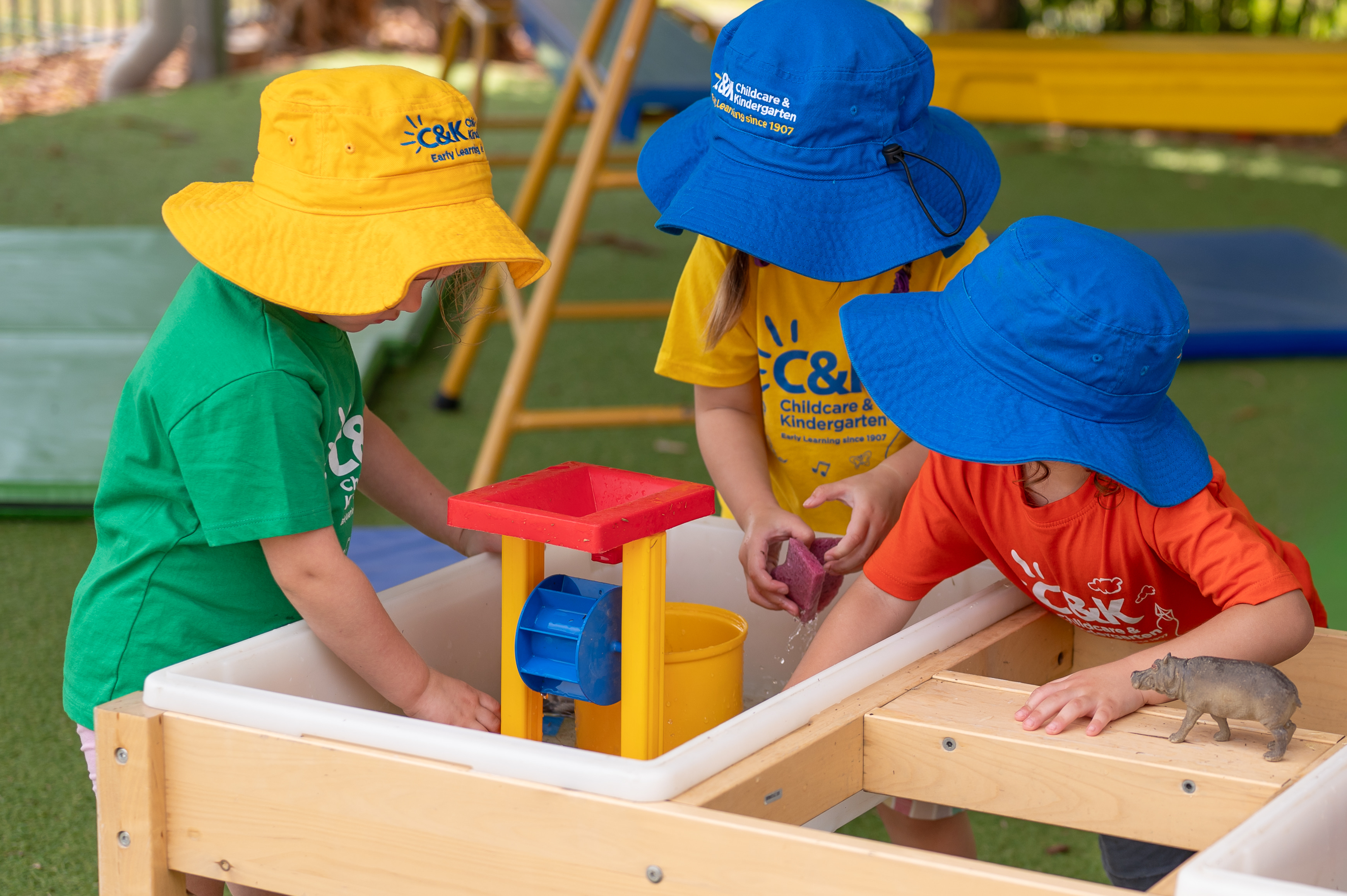 C&K Mackay CFC - children playing at a water table